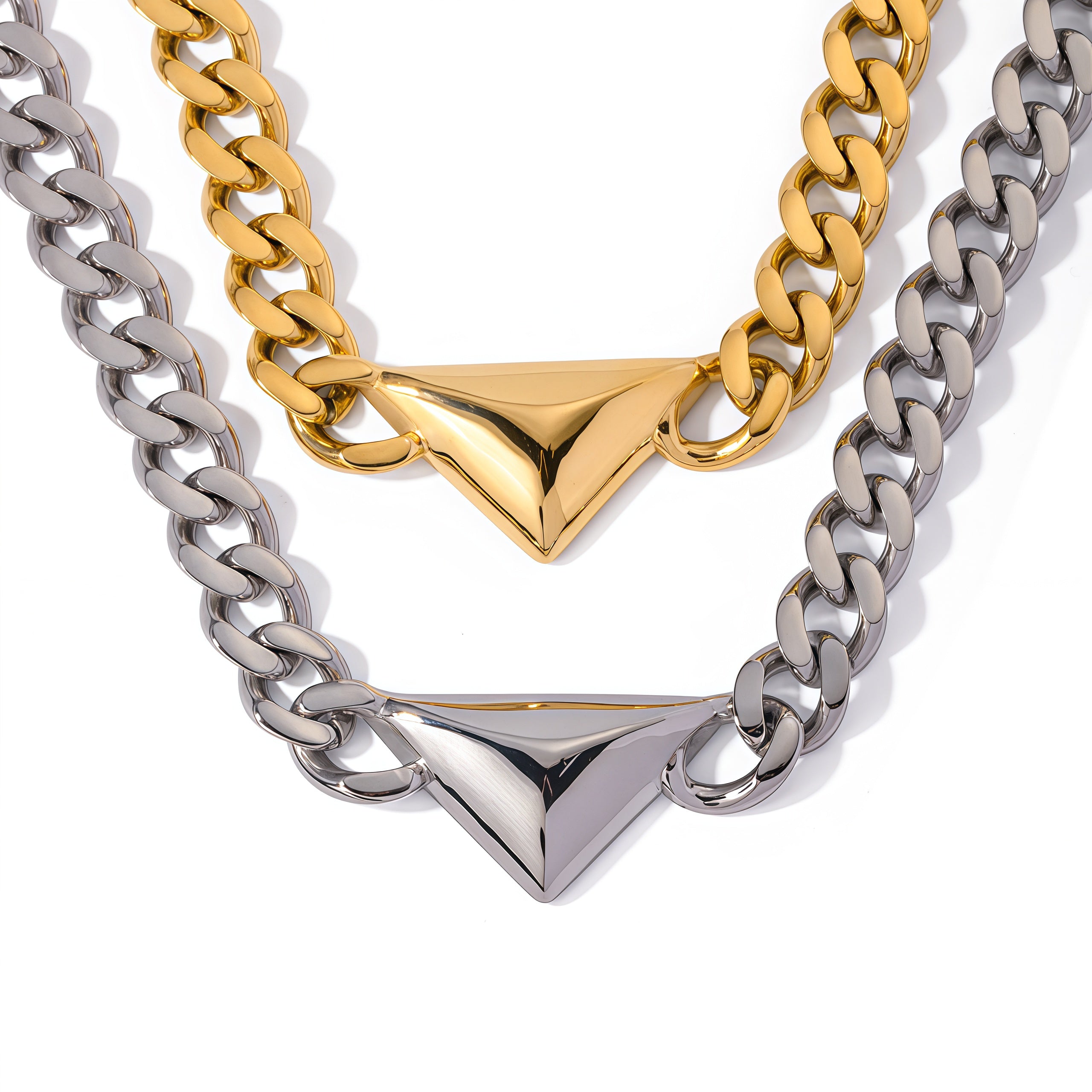 Collana Triangolo in Oro 18K - Minimalismo Francese