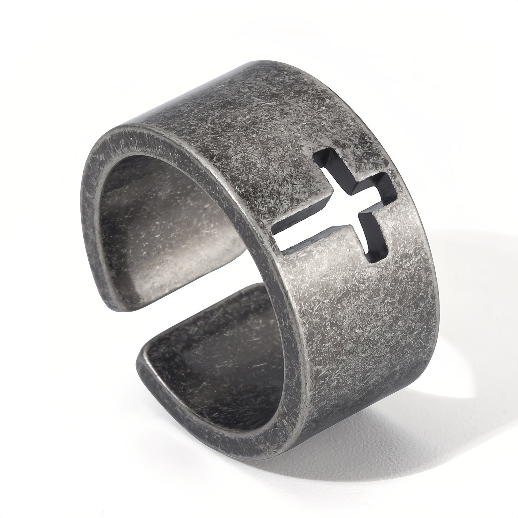 Anello Croce Retrò: Stile Iconico e Personalità Unica