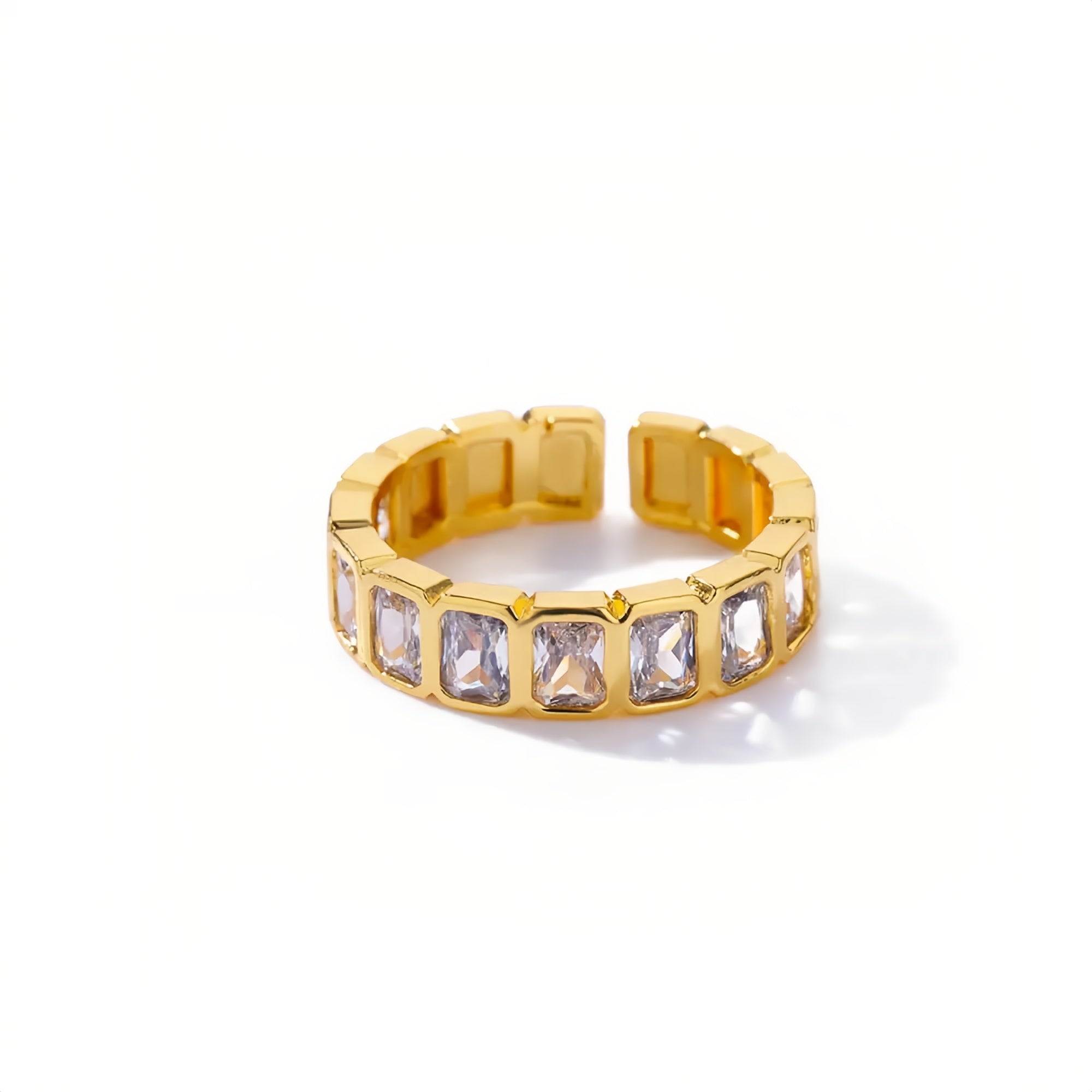 Anello Geometrico con Zircone: Eleganza Moderna e Raffinatezza