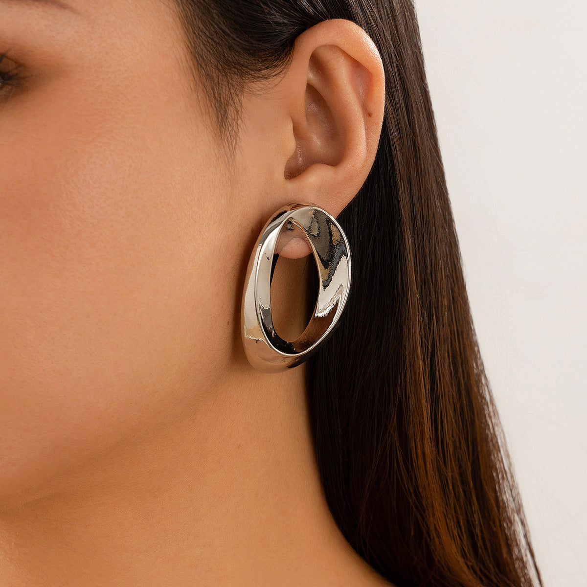 Bracciale a Goccia Specchiato – Geometria Avanguardista