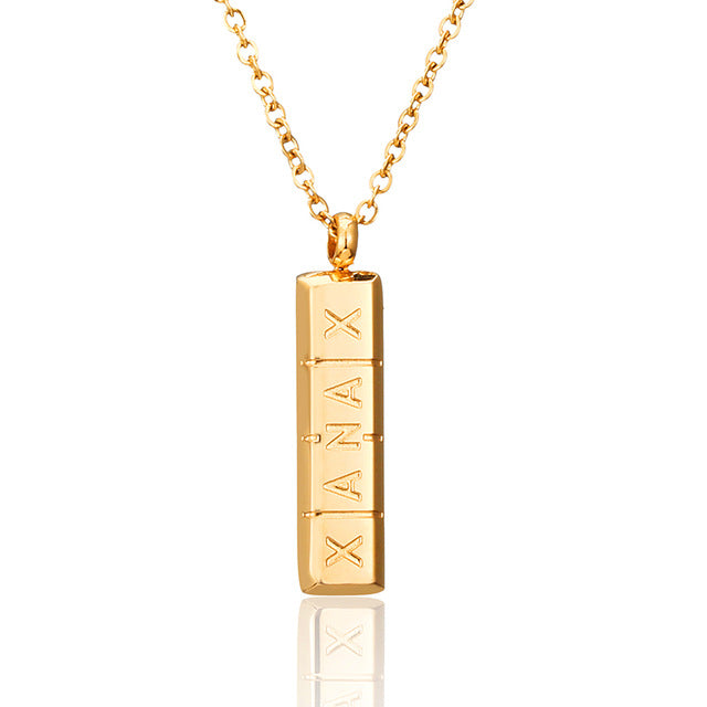 Golden Letter Charm Necklace - Il Tuo Nome in un Gioiello