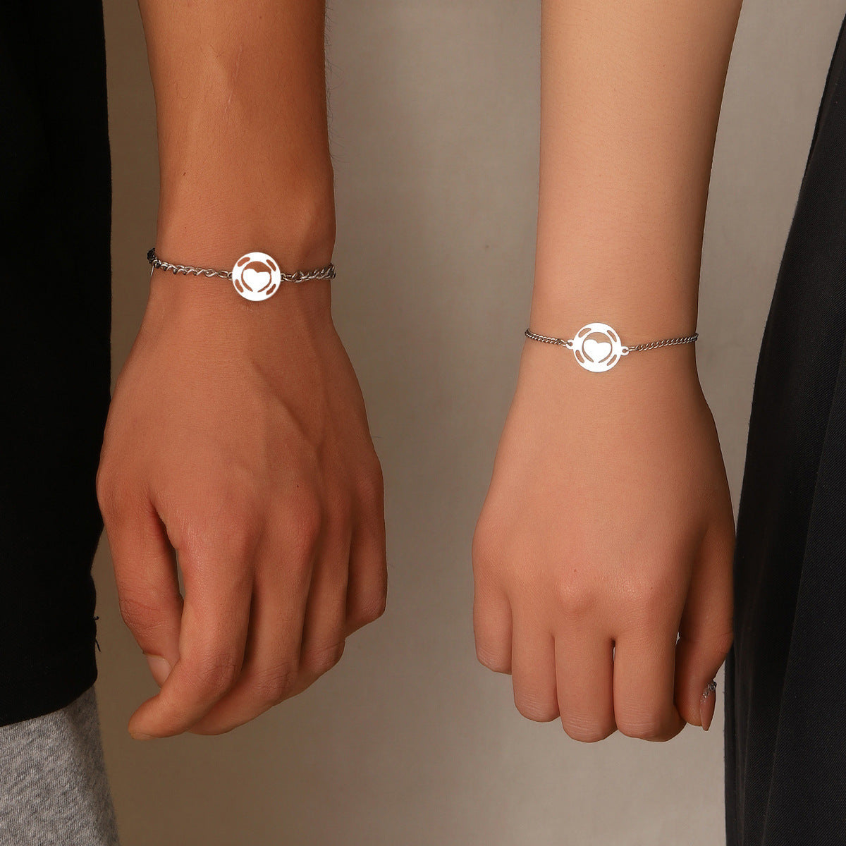 Minimalismo Elegante: Il Bracciale in Acciaio Inossidabile