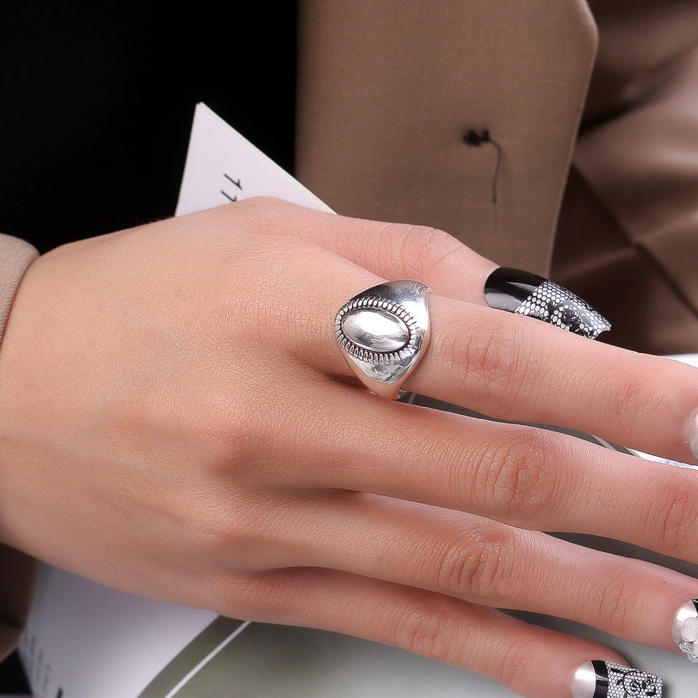 Luce Dorata: L’Anello Elegante e Regolabile