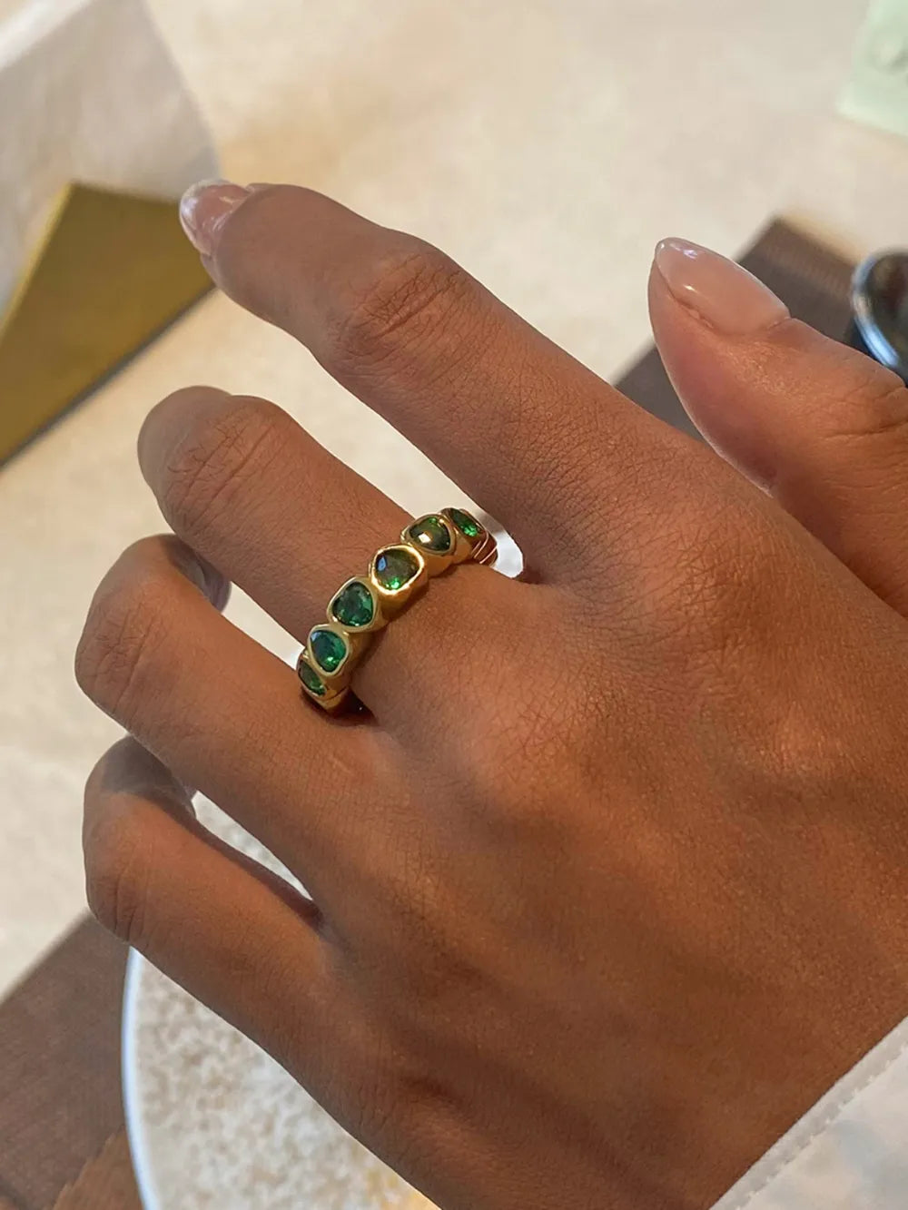 Anello Zirconi Incastonati in Oro 18K - Lusso Senza Tempo