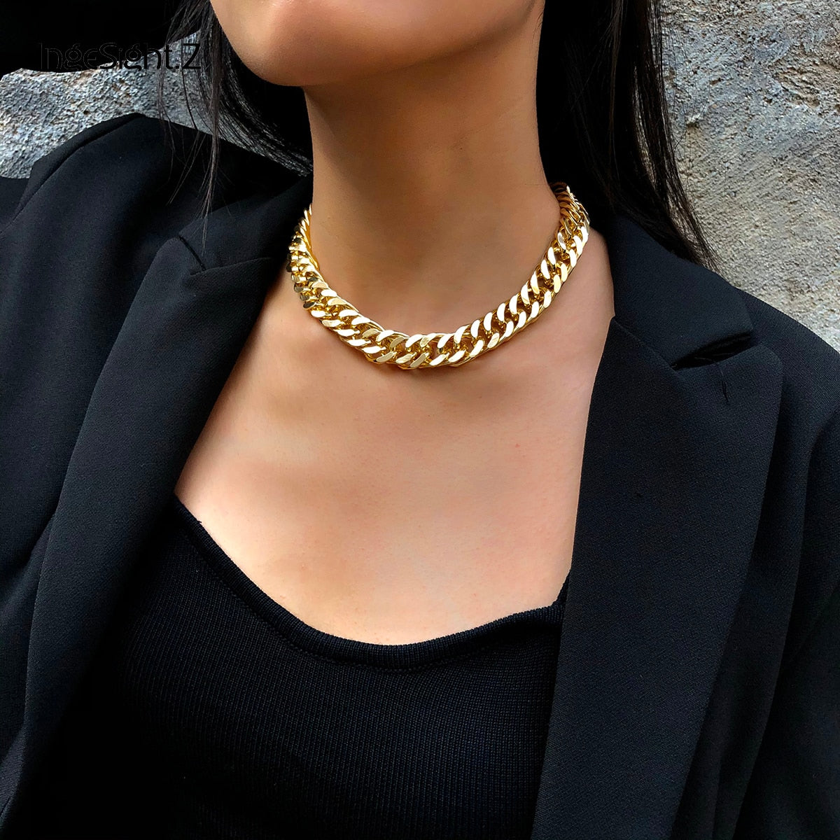 Urban Chain Choker - L'Essenza del Coolness Metallico
