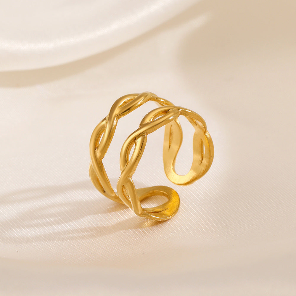 Anello Doppio Strato con Croce: Raffinatezza e Stile Minimalista