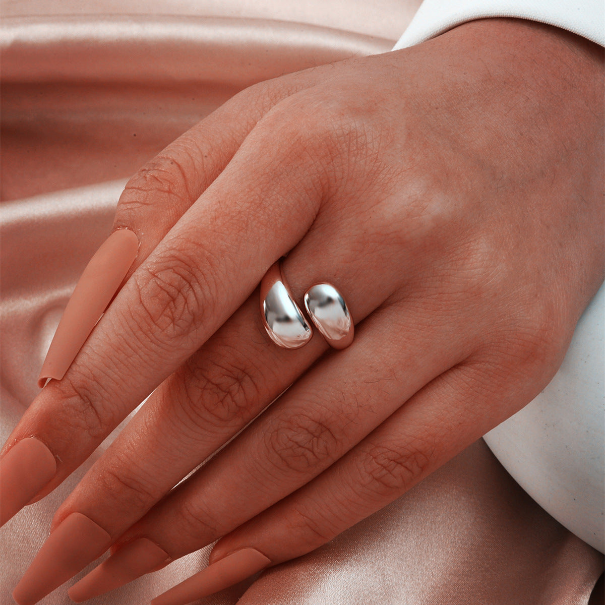 Eleganza Minimalista: Anello Regolabile Stile Coreano