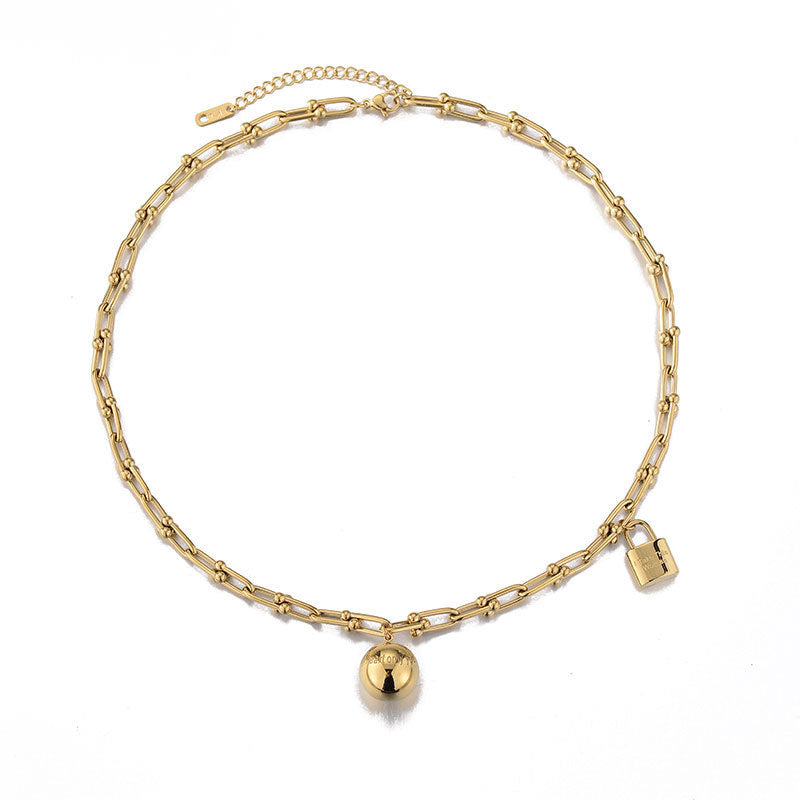 Collana Horseshoe Chain: Un Mix di Audacia e Stile