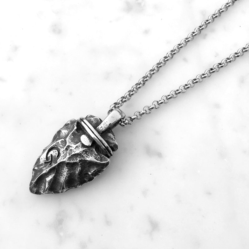 Arrowhead Pendant Necklace - Simbolo di Forza e Determinazione
