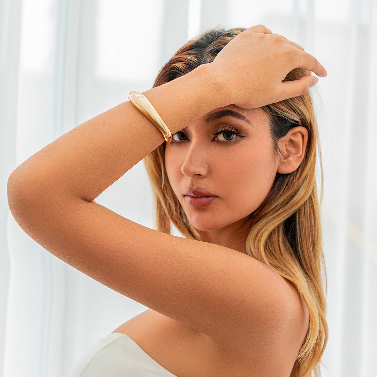 Bracciale a Goccia Specchiato – Geometria Avanguardista