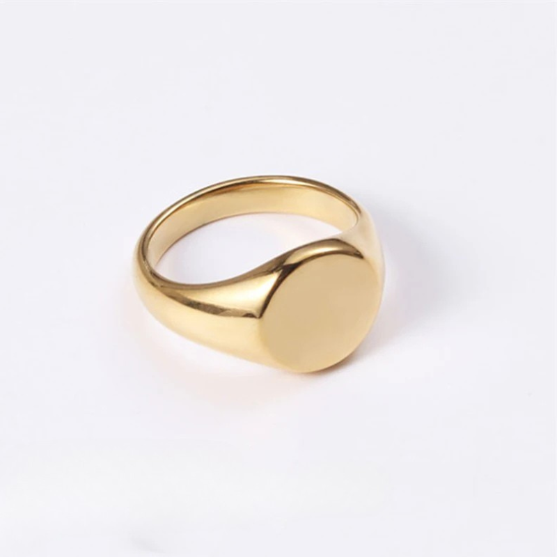 Golden Punk Ring: minimal fuori, ribelle dentro