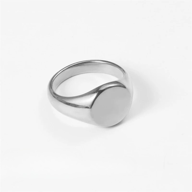 Golden Punk Ring: minimal fuori, ribelle dentro