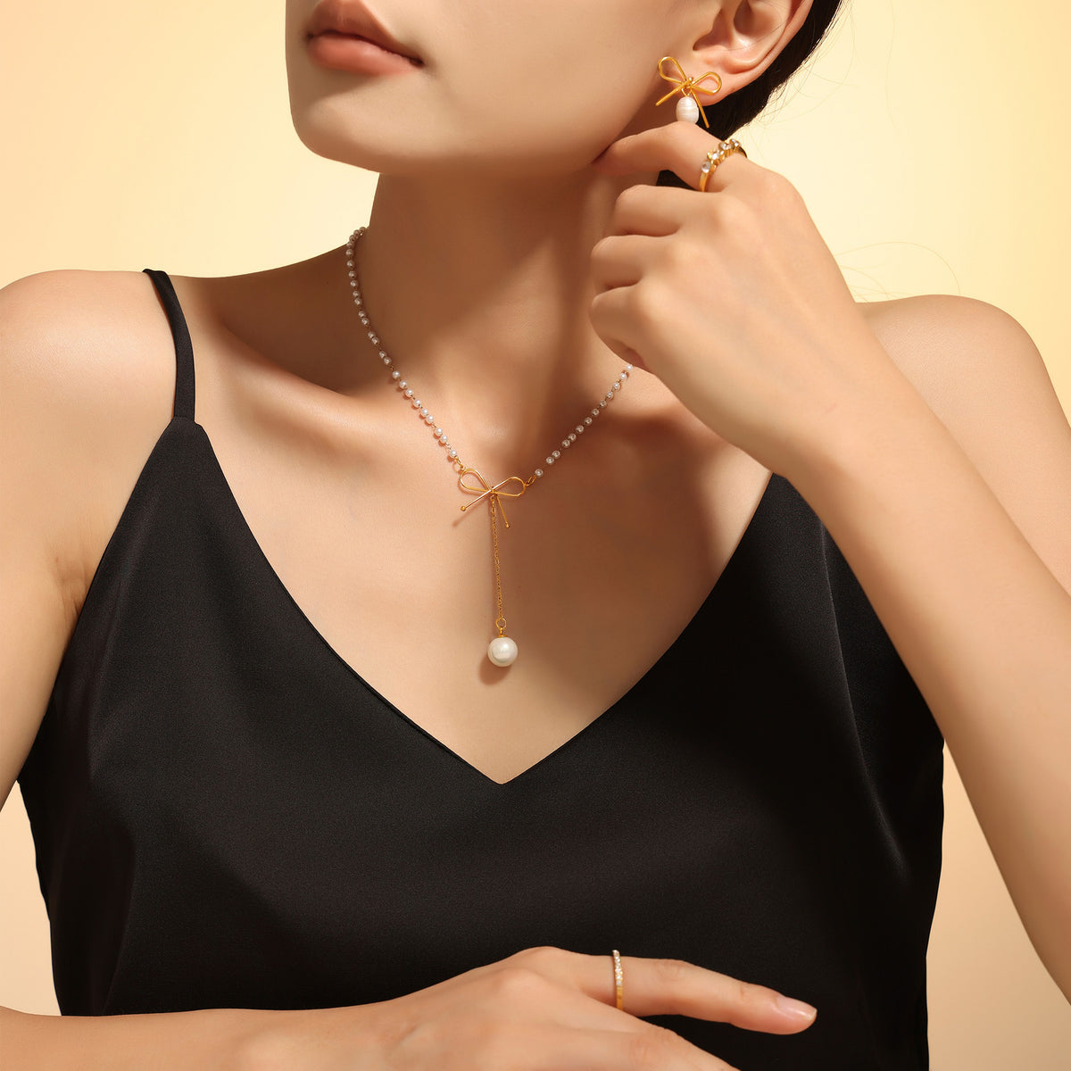 Collana Clavicola Minimalista - Eleganza Liquida in Acciaio