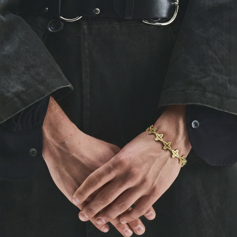 Croce Aurea – Bracciale Estellamare in acciaio dorato con maglie a croce incise