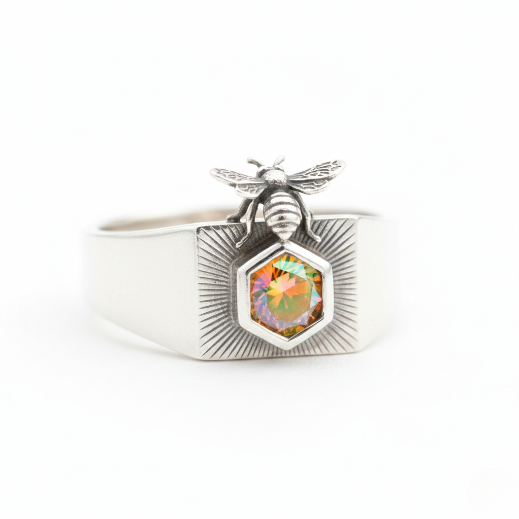 Il Ronzio della Creatività: Anello “Ape & Arcobaleno” in Argento 925