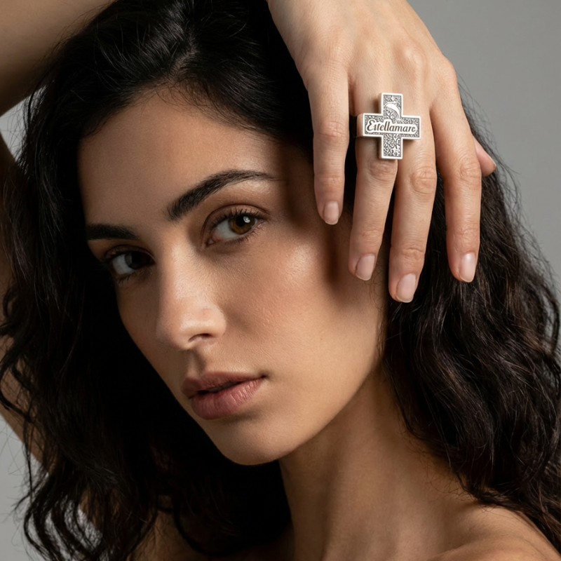 "Croce Marina" – Anello scultoreo con incisioni oceaniche e firma Estellamare