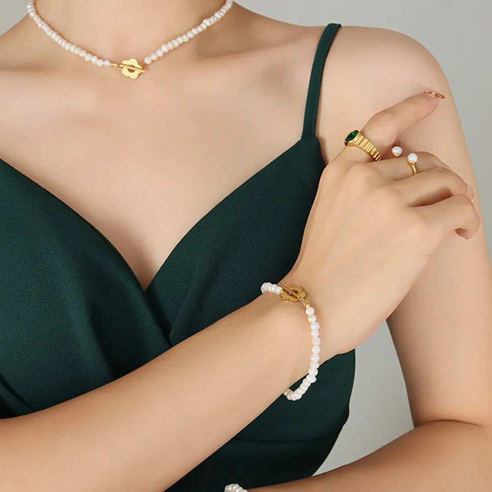 Collana Fiorita con Perla in Acciaio Titanium — Raffinatezza che dura nel tempo