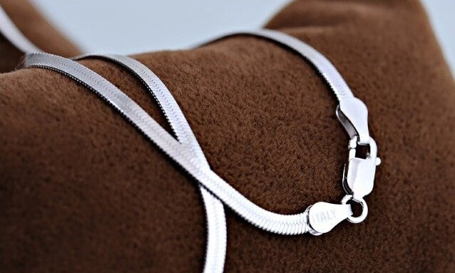 Urban Snake Chain - Eleganza Metallica senza Confini