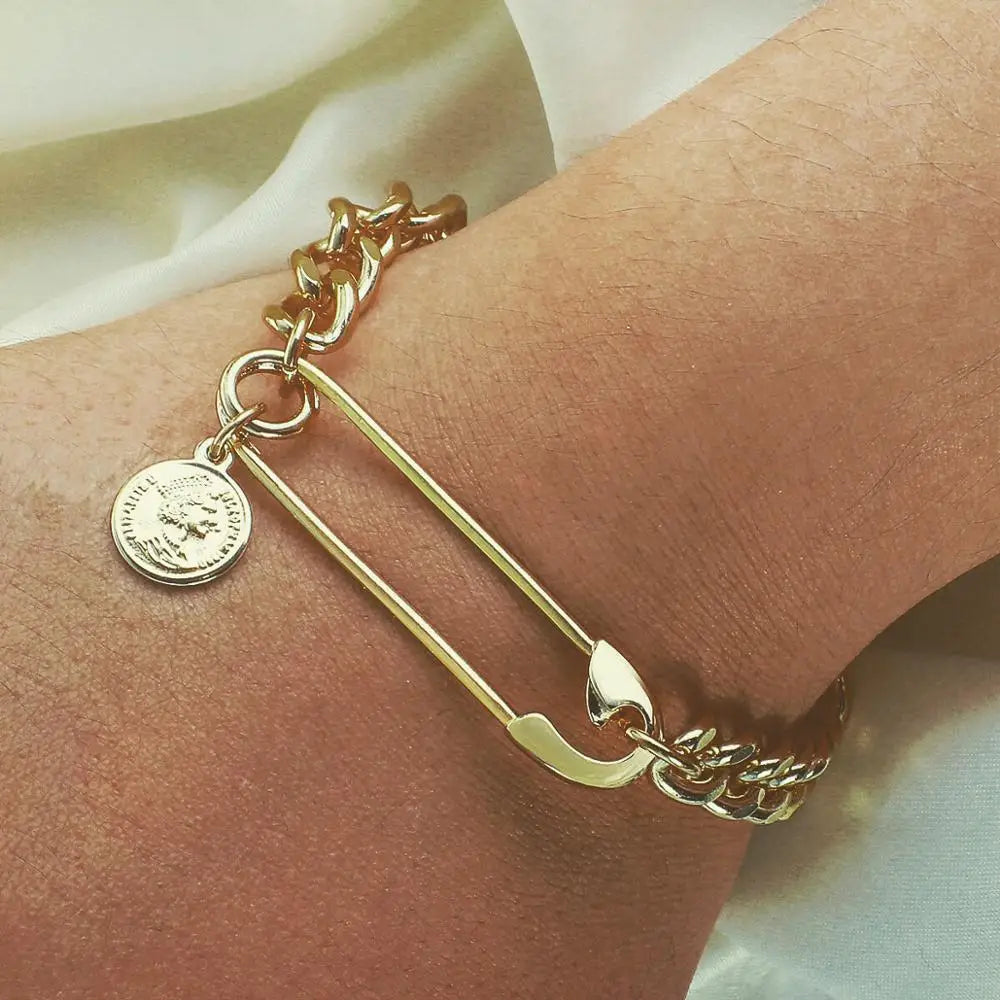 Timeless Charm Bracelet - Eleganza Modulare per Ogni Stile