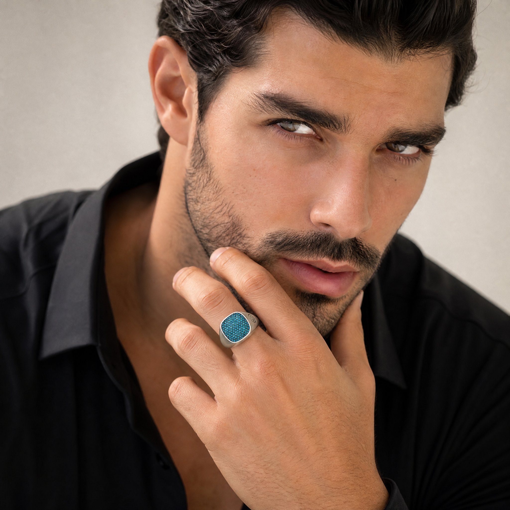 Anello Geometrico con Zaffiro – Argento Antico, Stile Retrò e Minimalista