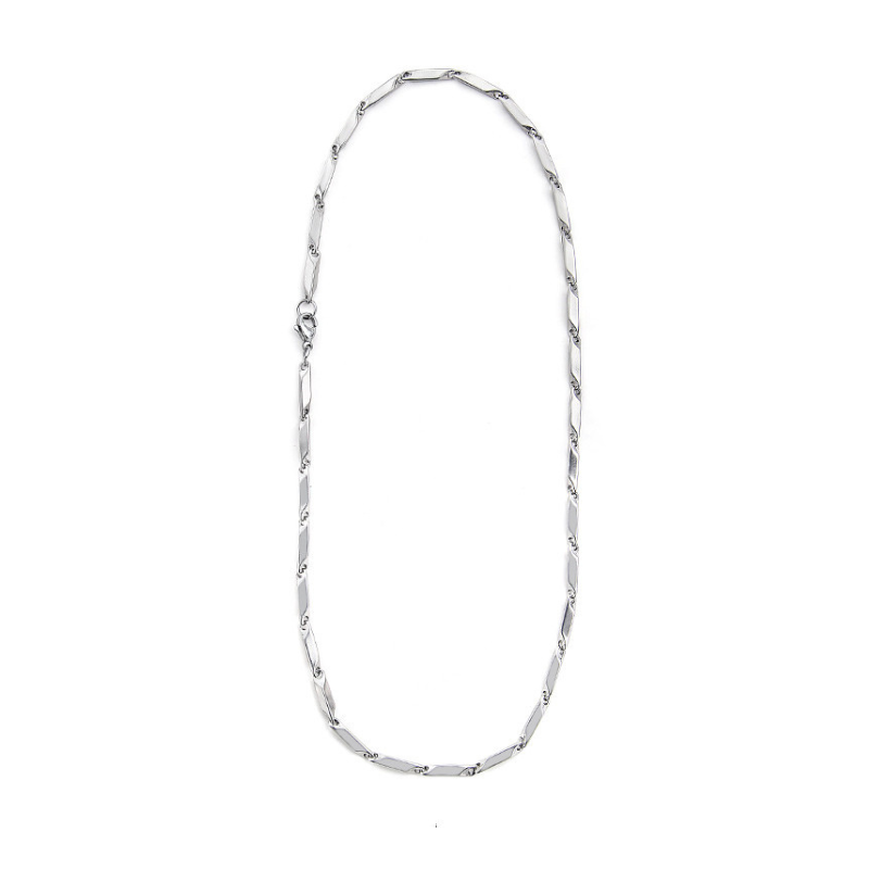 Collana “Diamond Flow” — La luce che scorre sul tuo stile