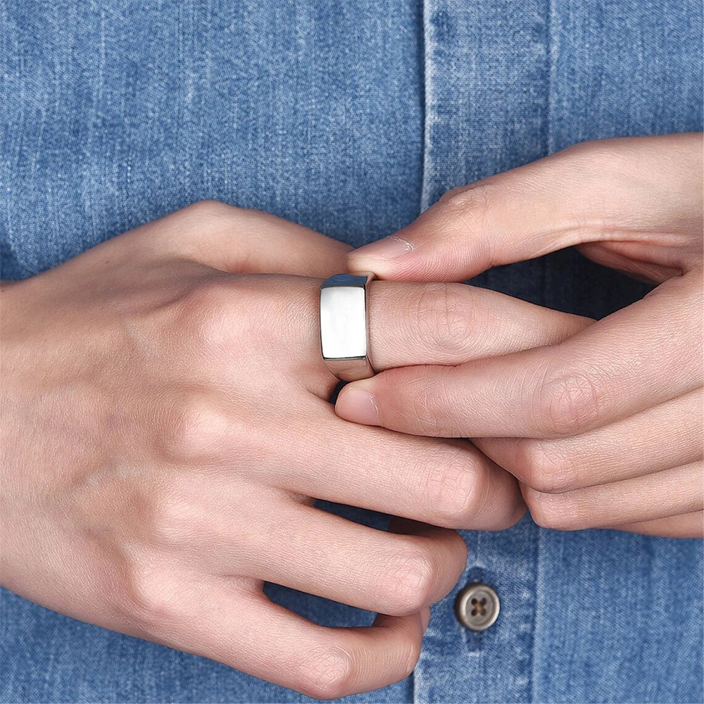 Golden Punk Ring: minimal fuori, ribelle dentro