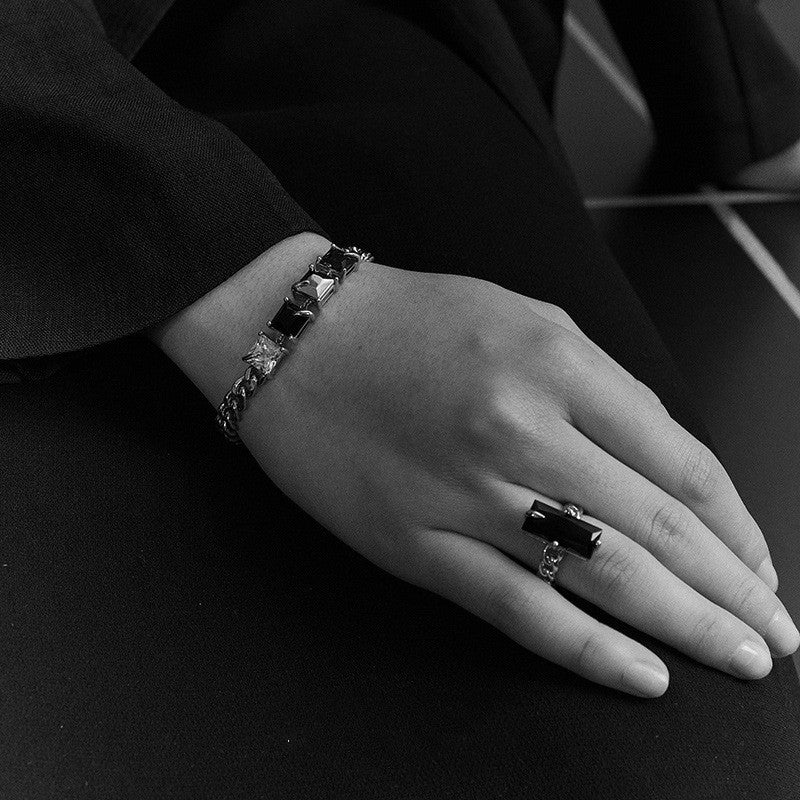 Eleganza Stellare: Il Bracciale Dimension Series