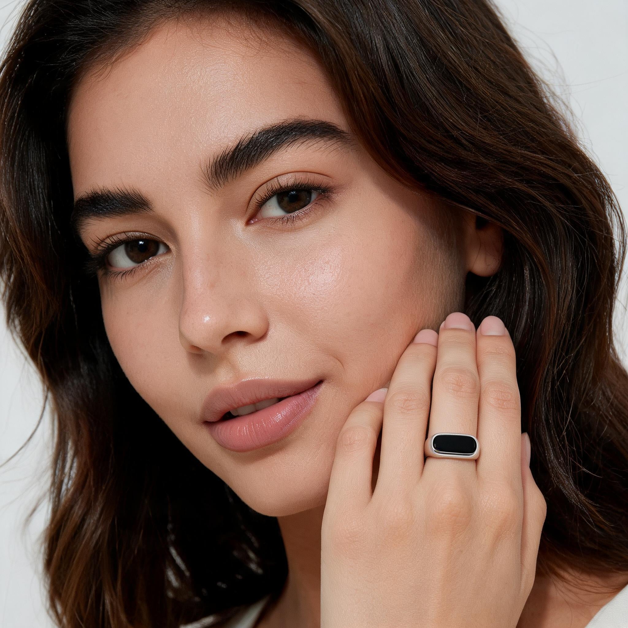 Anello “Eclisse Geometrica” — Design essenziale, presenza che conquista