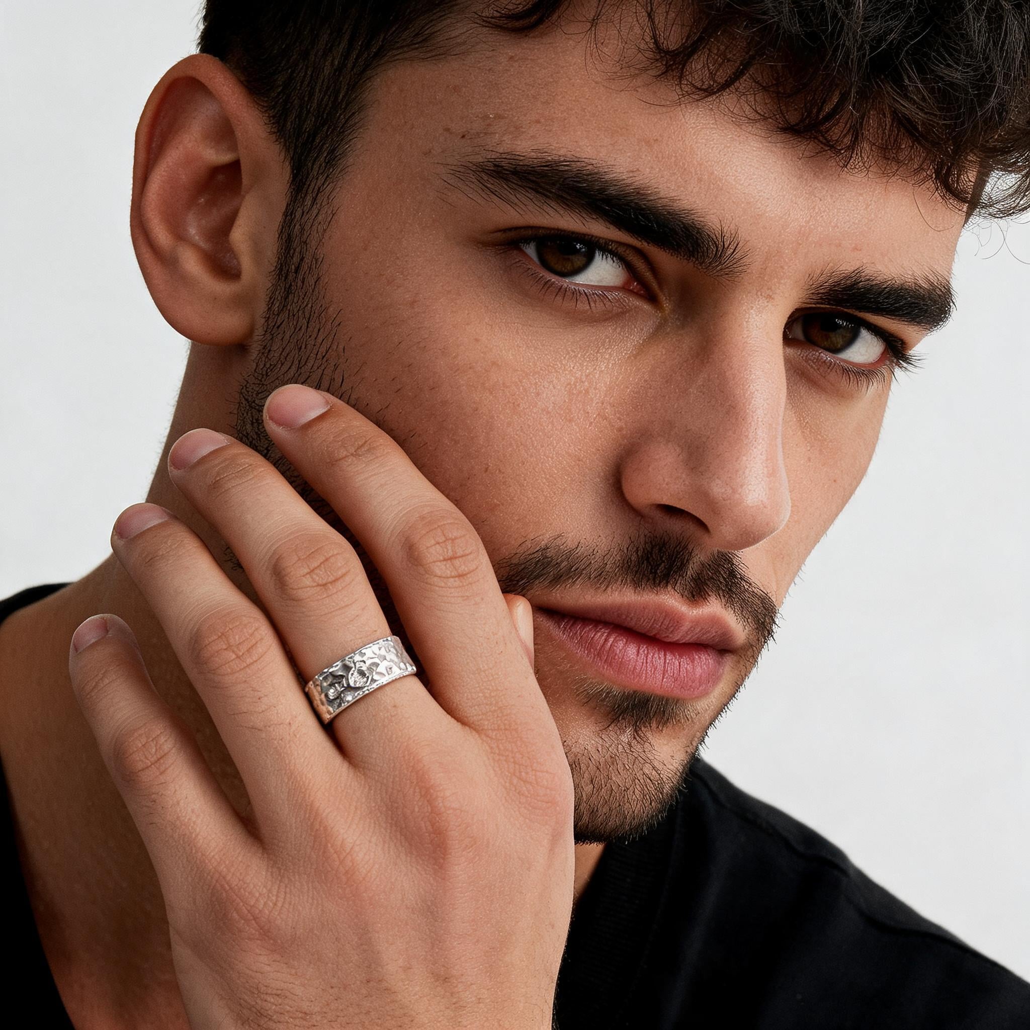 Stone Pattern – L'Anello per Chi Non Ha Bisogno di Urlare