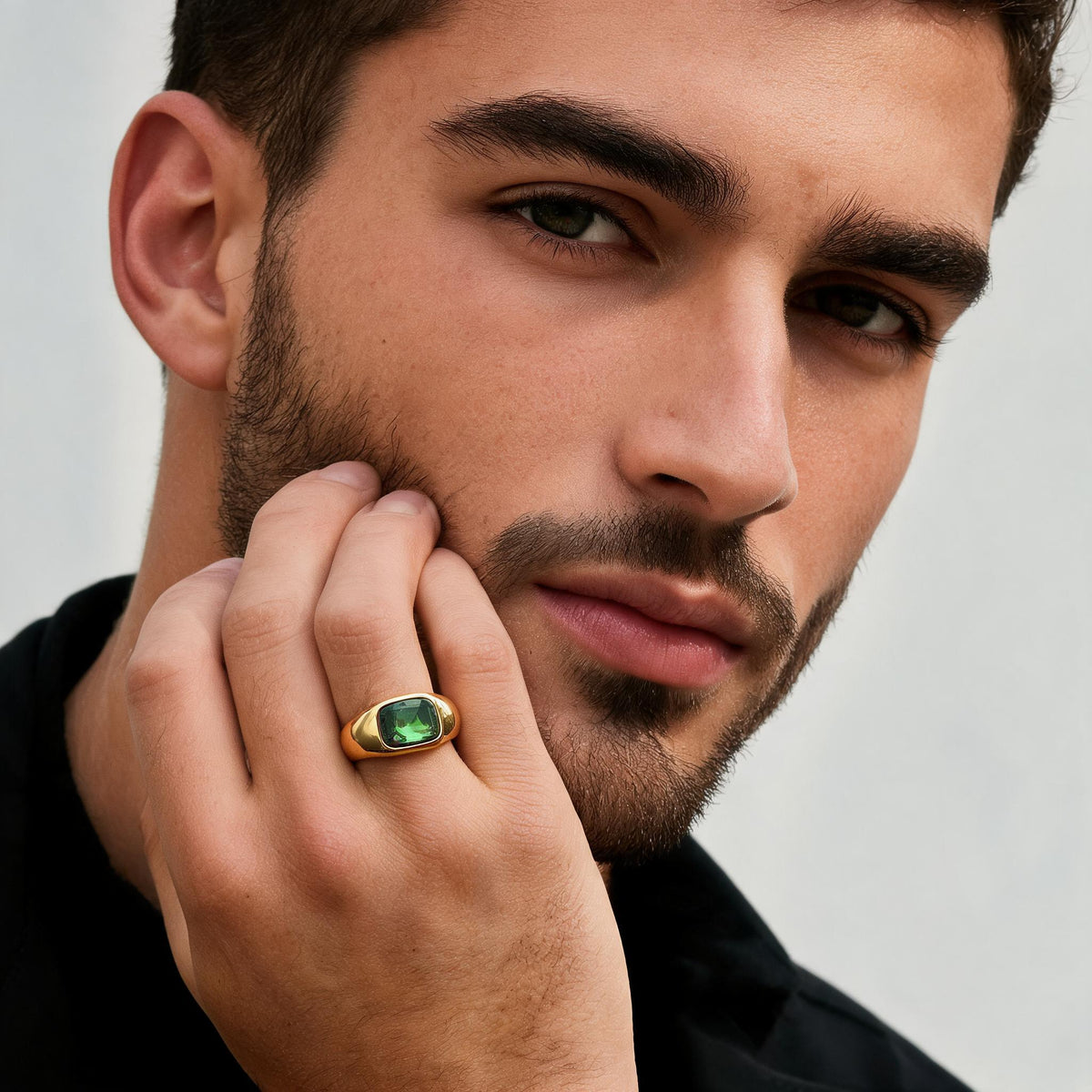 Anello "Luce Verde" — Il dettaglio che accende la tua presenza