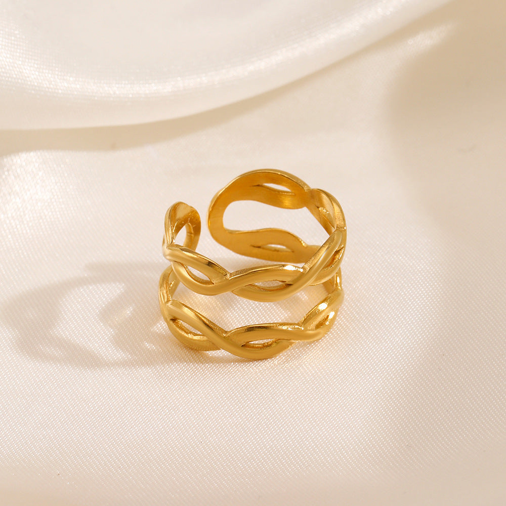 Anello Doppio Strato con Croce: Raffinatezza e Stile Minimalista