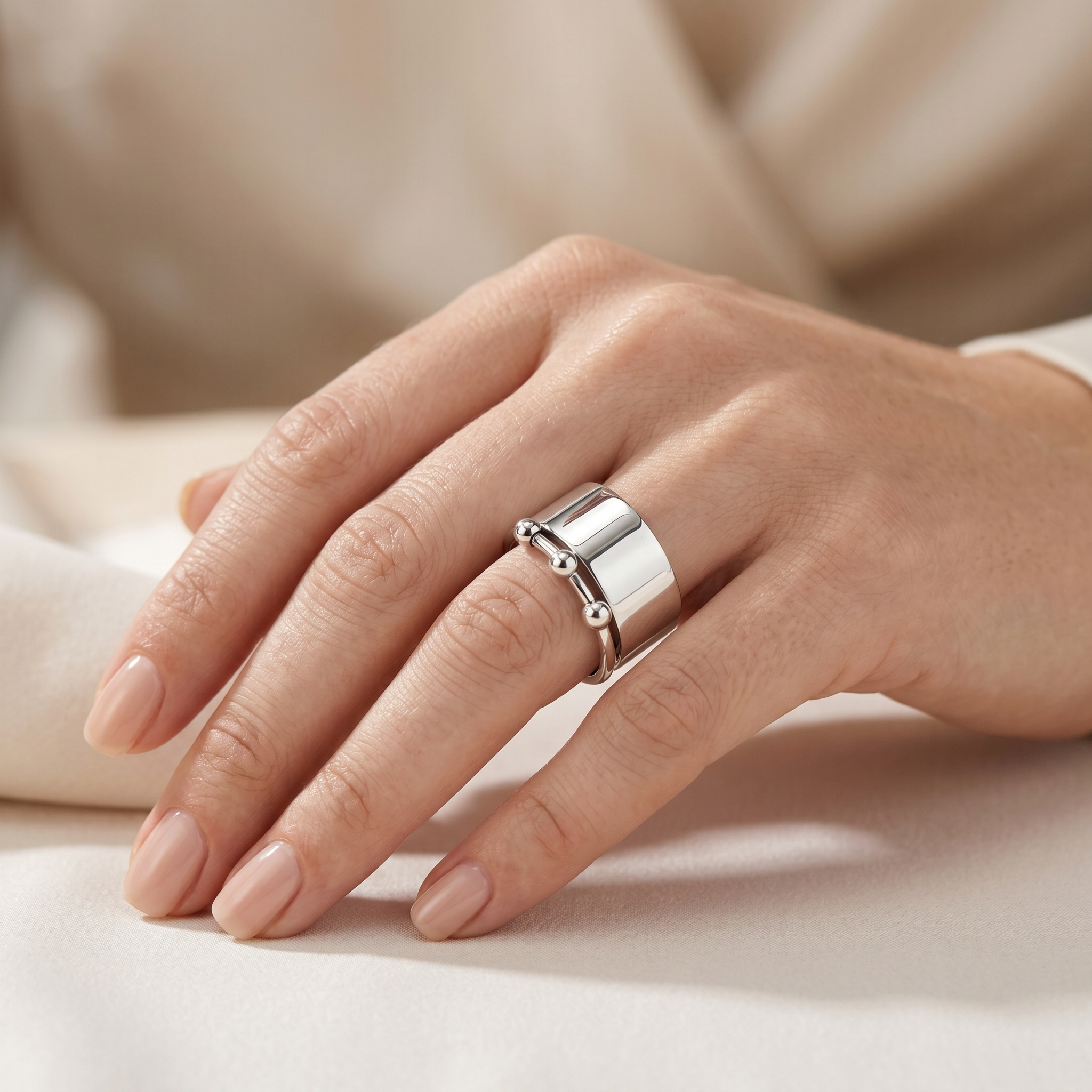 Anello Silver Elegance – Minimal, luminoso, pensato per brillare ogni giorno