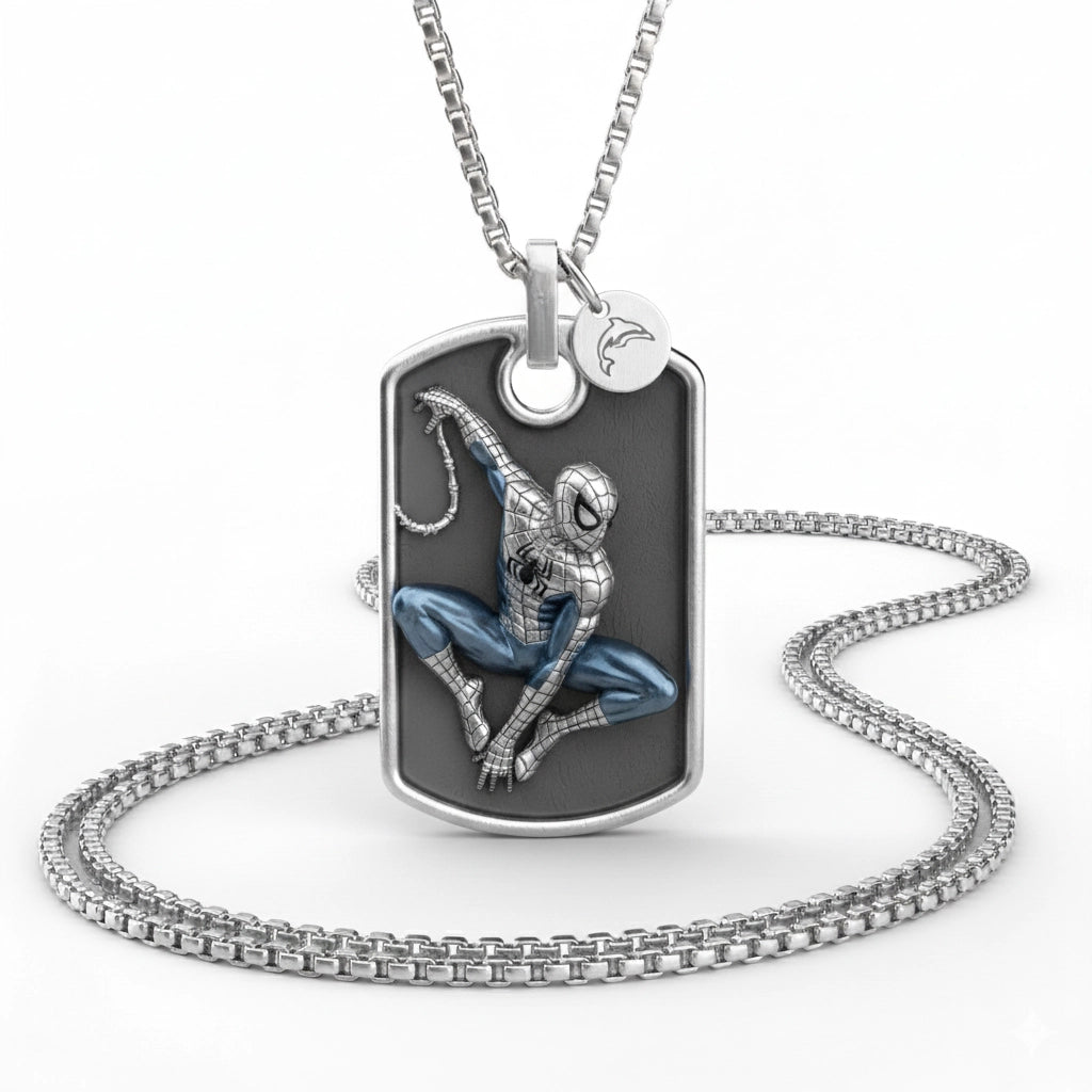 “Rete d’Acciaio” – Collana Maschile in Argento 925 con Pendente Supereroe