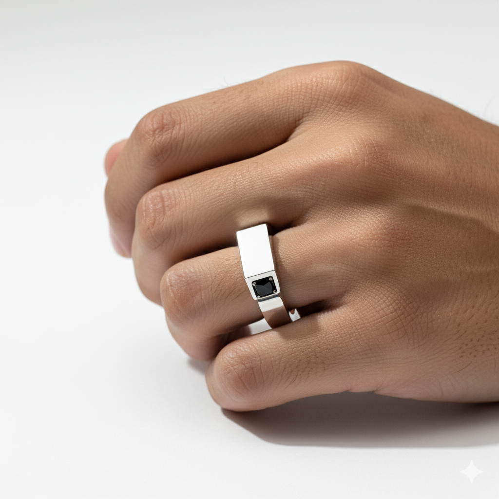 Asse Silente – Anello in Argento con Onice Nera