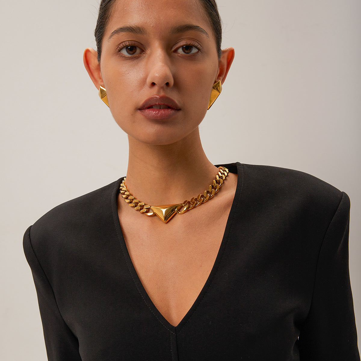 Collana Triangolo in Oro 18K - Minimalismo Francese