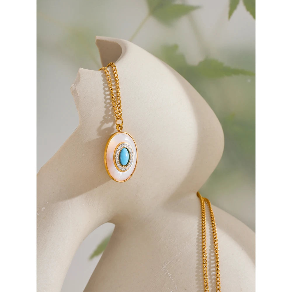 Collana Elegante con Conchiglia e Zirconi