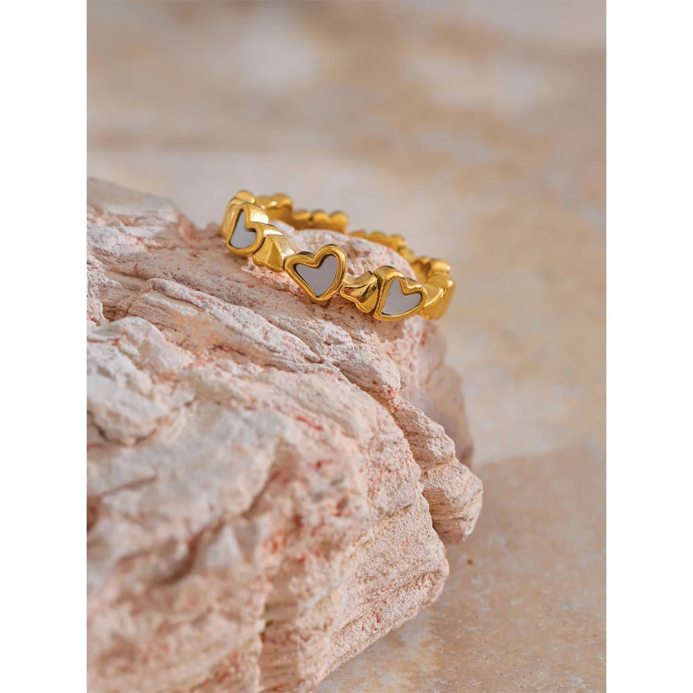 Anello Cuore Dorato Elegante