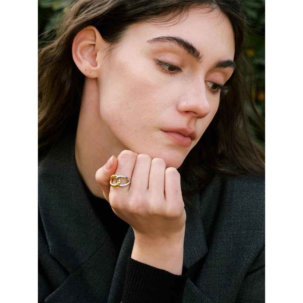 Anello Nodo Magico Elegante