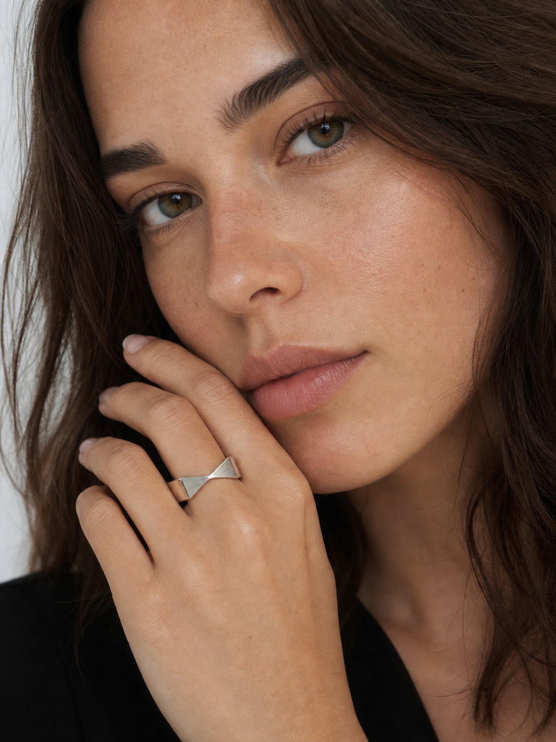 Bow Element Silver Ring, per Lei