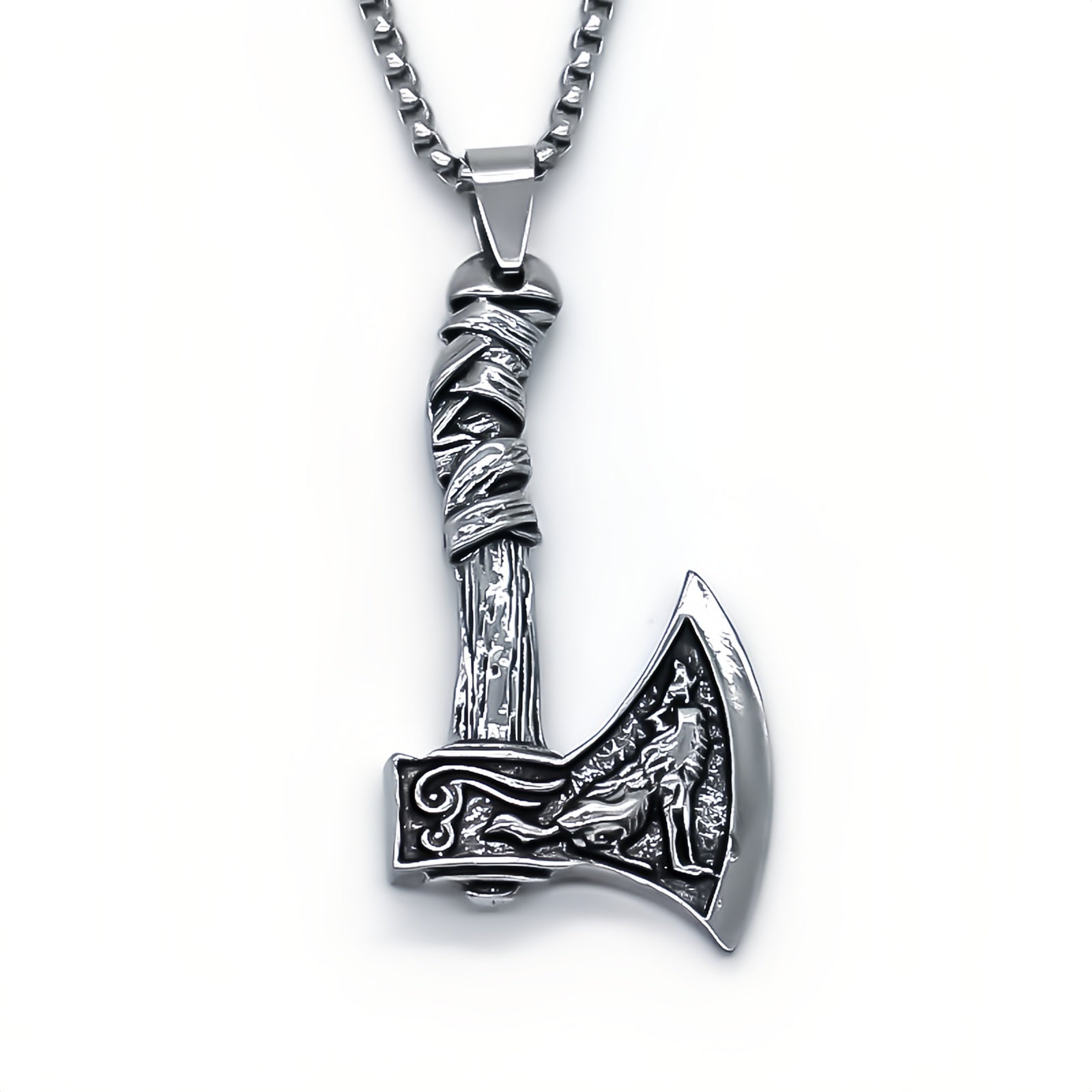 Collana Viking Celtic con Ascia e Lupo: Forza e Stile Ancestrale