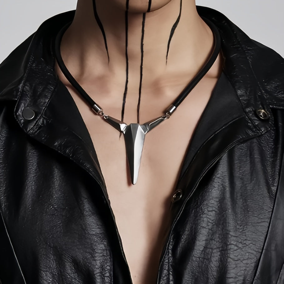 Collana Geometrica Dark: Un Accessorio Audace e Sofisticato