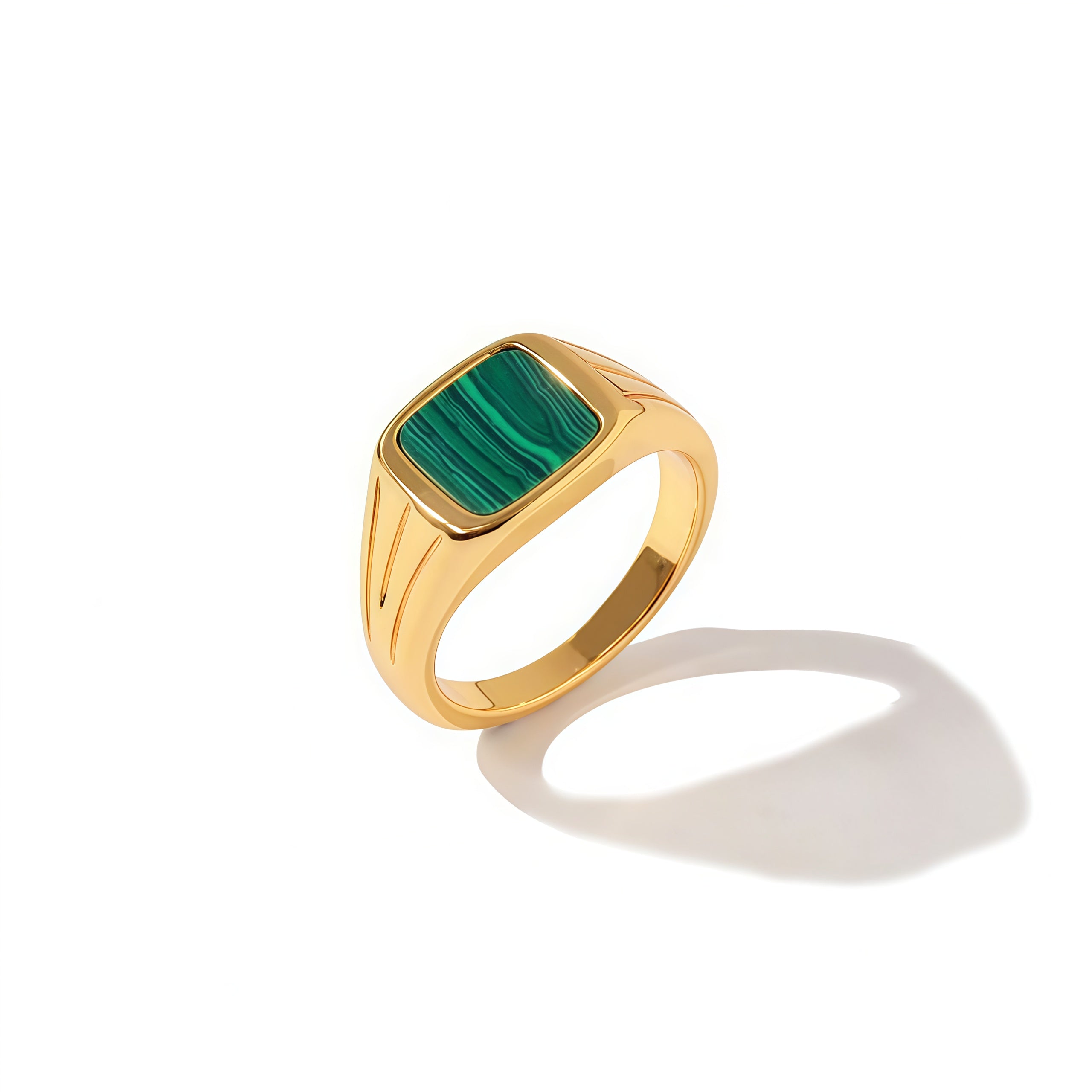 Eleganza Vintage: Anello con Malachite Naturale e Ottone Dorato