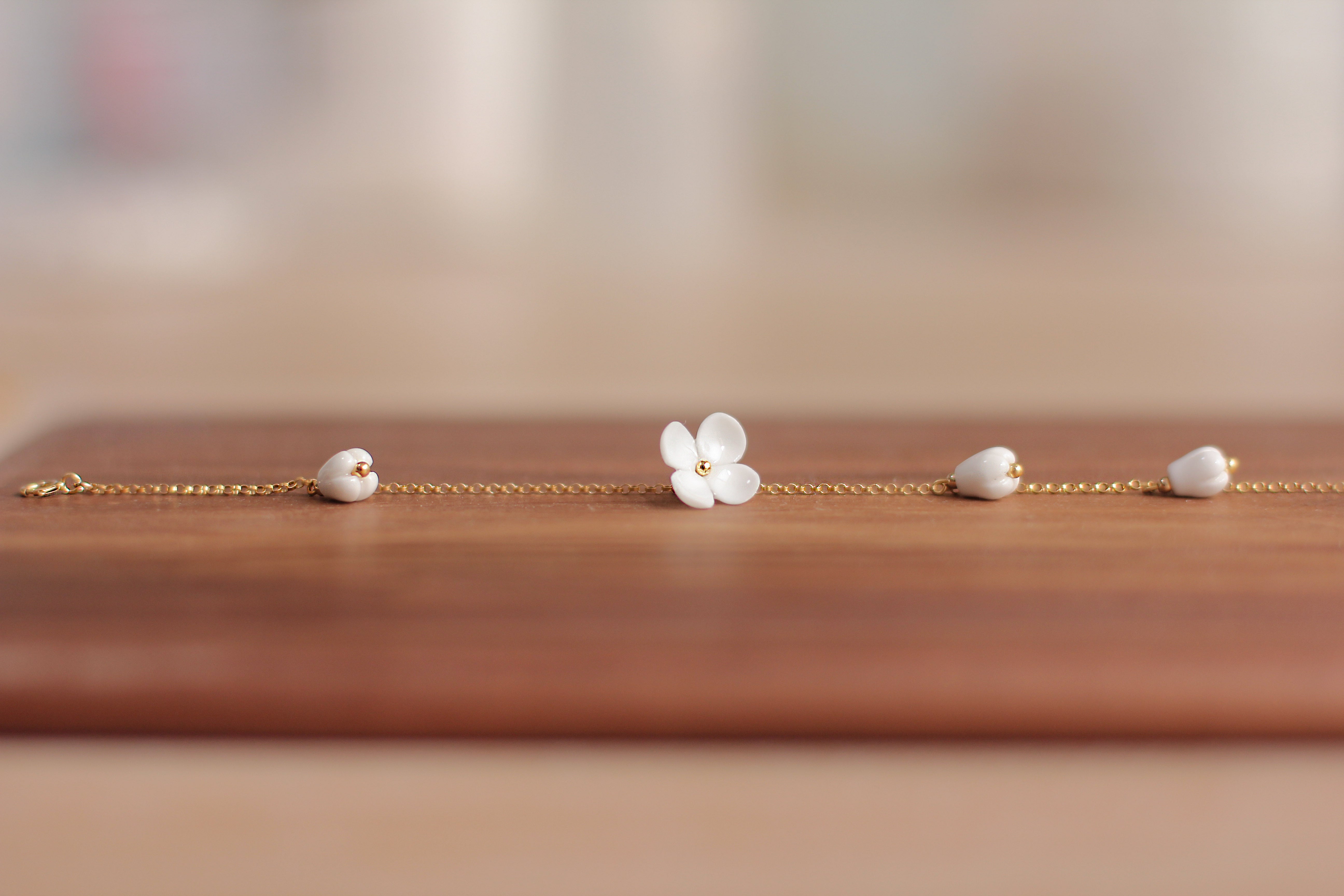 Eleganza Retrò: Il Bracciale senza tempo