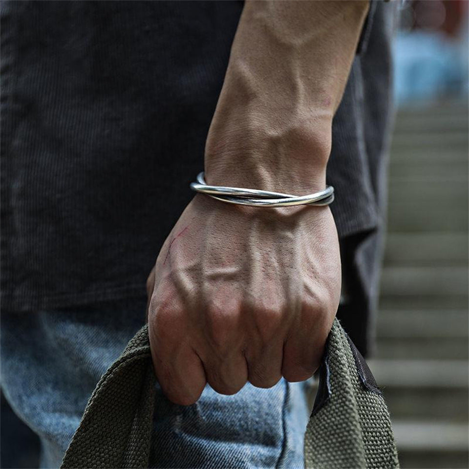 Twisted Silver Bracelet - Tocco Retro per Stile Moderno