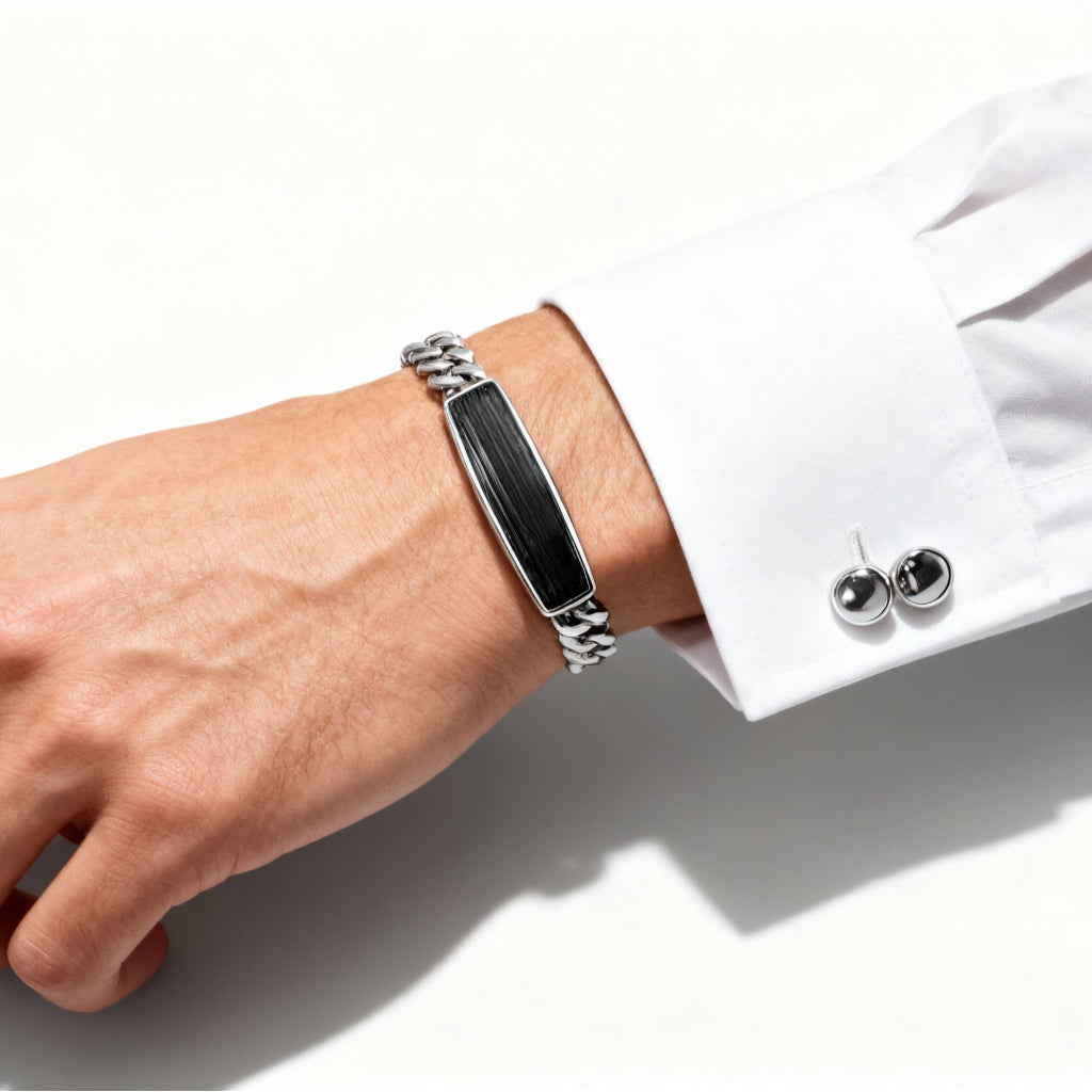 Trama Inossidabile – Bracciale Estellamare in acciaio con placchetta zigrinata