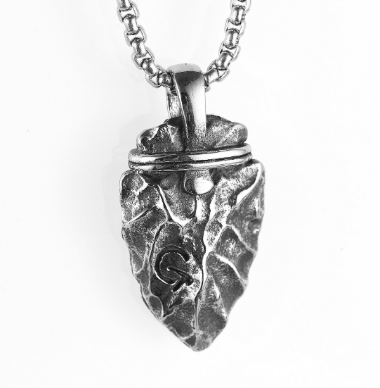 Arrowhead Pendant Necklace - Simbolo di Forza e Determinazione