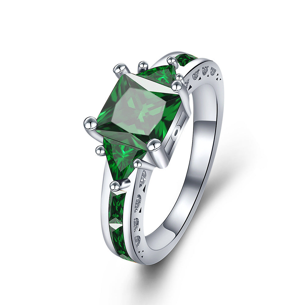 Anello Zircone Smeraldo: Raffinatezza e Brillantezza in un Gioiello