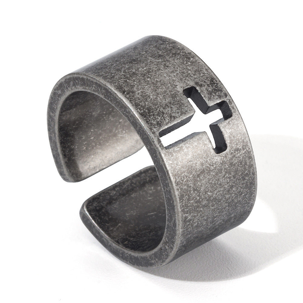 Anello Croce Retrò: Stile Iconico e Personalità Unica