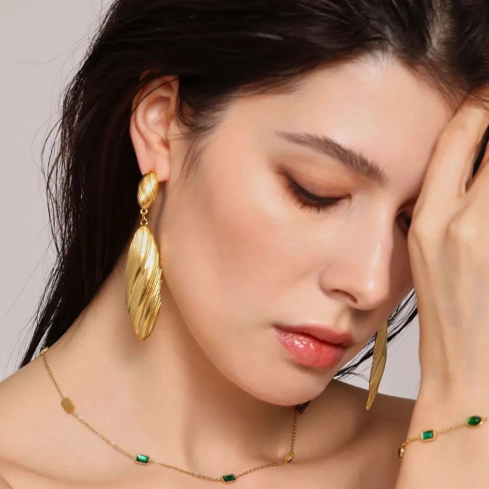 Orecchini Pendenti in Acciaio Inossidabile – L'Eleganza che si Muove con Te