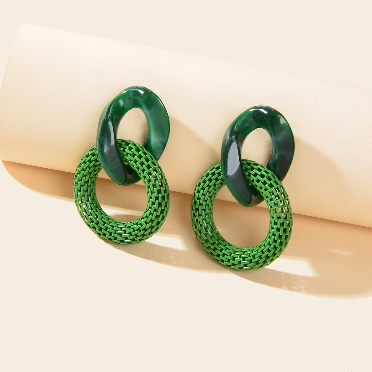 Orecchini Party Green Resin Cuban – Il dettaglio che accende ogni outfit